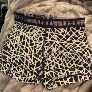 UNDER ARMER SPNDEX SHORTS